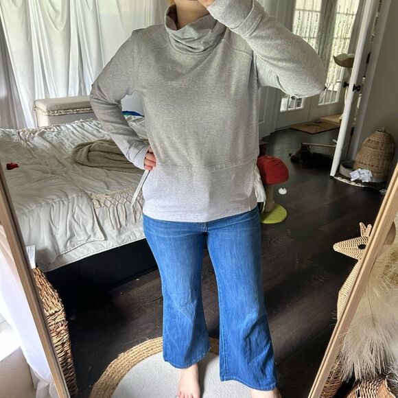 Lululemon Women’s 4 Grey Find Your Unwind Pullover New NWT - Picture 1 of 7